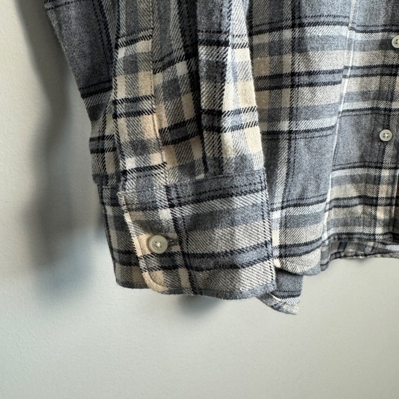 NEW Old Navy Women's Gray/Beige Plaid Boyfriend Button Up Shirt Medium Chore - Picture 2 of 14